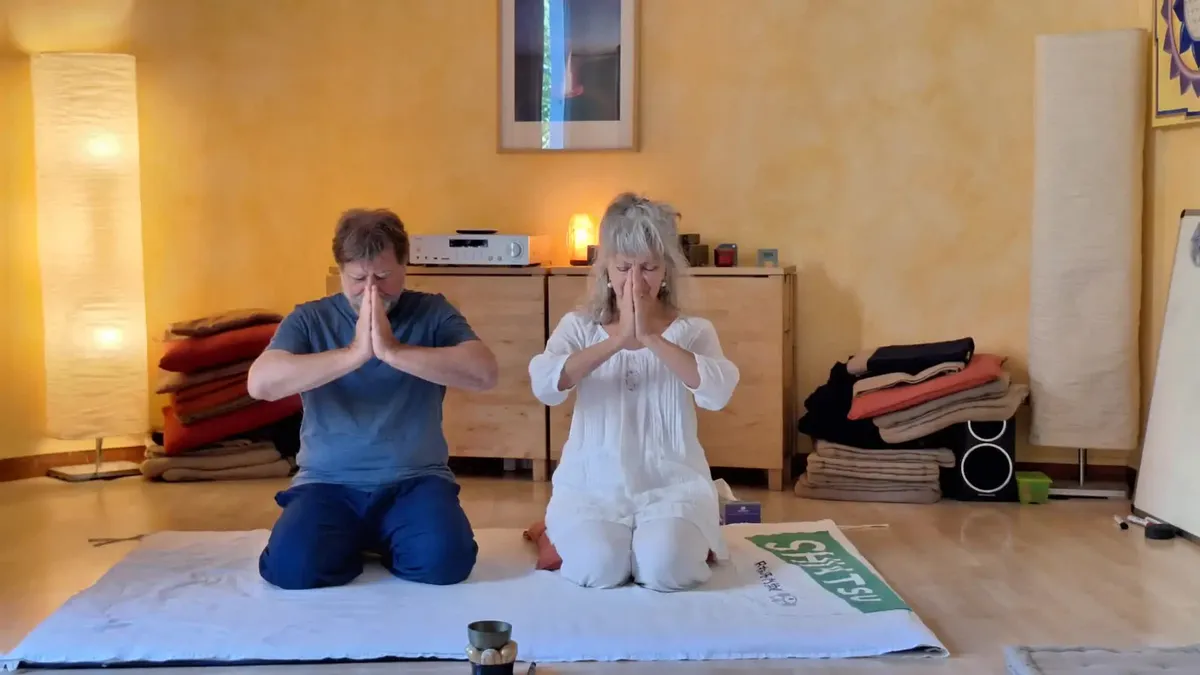 Operatori shiatsu in meditazione Seiza